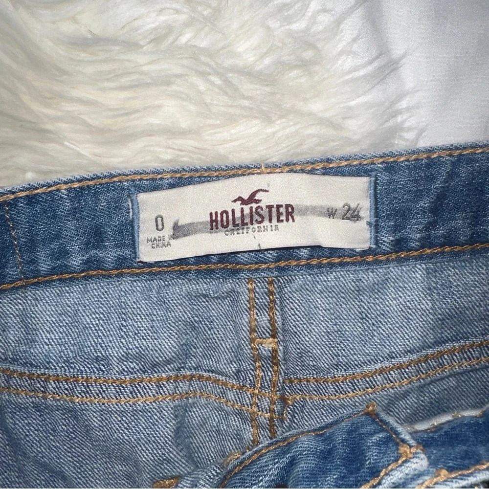 Hollister | Y2K Embroidered Waistband Distressed Denim Mini Shorts 0/24